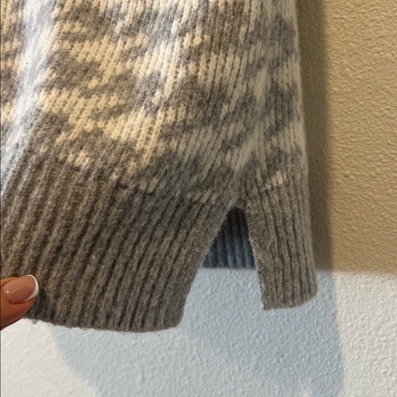 Abercrombie & Fitch Gray and Cream Houndstooth V-Neck Sweater Vest Size S - Picture 8 of 9